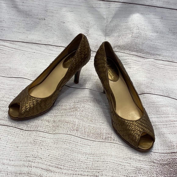 COLE HAAN GENEVIEVE TOE PUMP Muted Metallic Gold 3” Heels 0.5” Platform size 9 main image 2